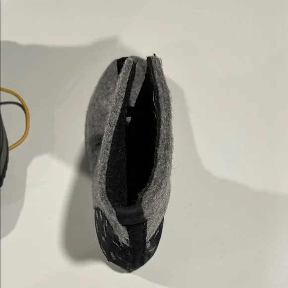 Sorel waterproof boots - Picture 6 of 9